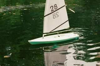 How to Build a DIY Hydrofoil RC Boat for High-Speed Tricks