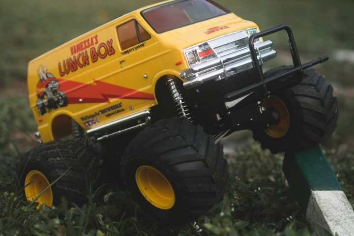 Traxxas vs ARRMA: Which RC Brand Is Right for You?